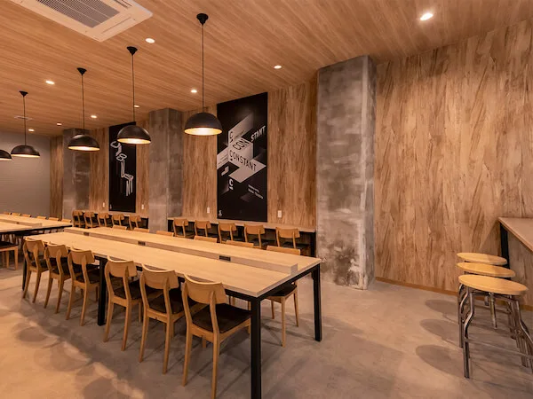 コンスタントホテルのラウンジスペースの写真